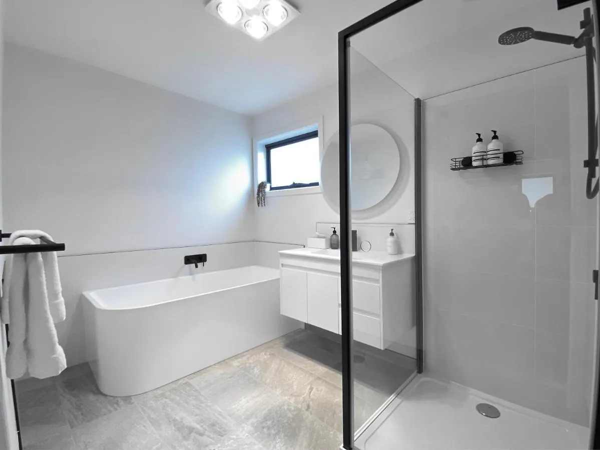 Albatross Rise - Modern Family Home Hobart Australia