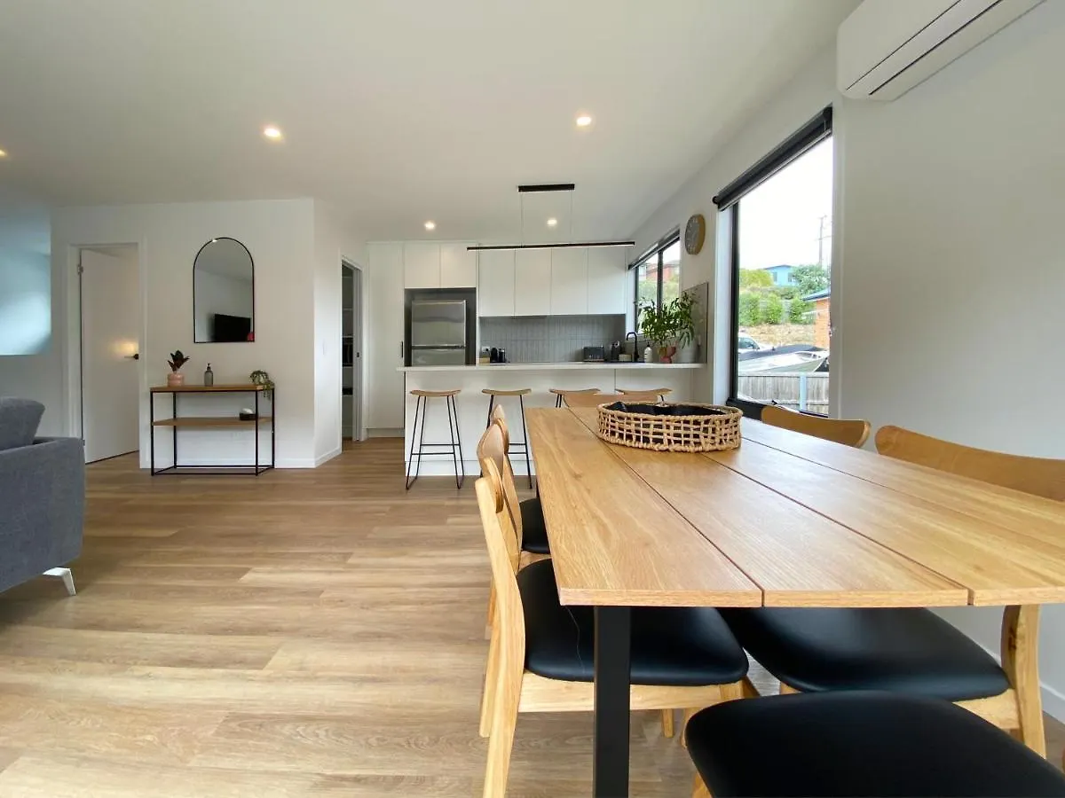 Holiday home Albatross Rise - Modern Family Home Hobart Australia