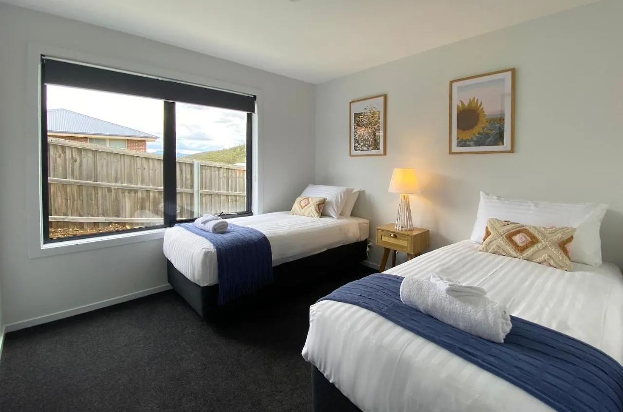 Albatross Rise - Modern Family Home Hobart Holiday home