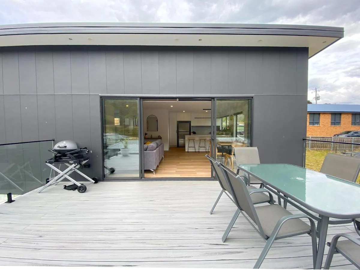 Albatross Rise - Modern Family Home Hobart 0*,